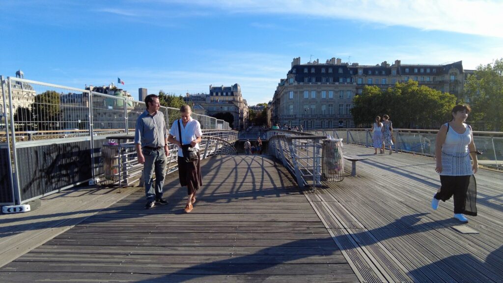 Passerelle Léopold-Sédar-Senghor Voie Georges Pompidou Pont Alexandre III Thee Guest