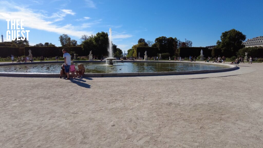 Walk in Paris Arc de Triomphe du Carrousel Tuileries Funfair Grand Bassin Rond Thee Guest