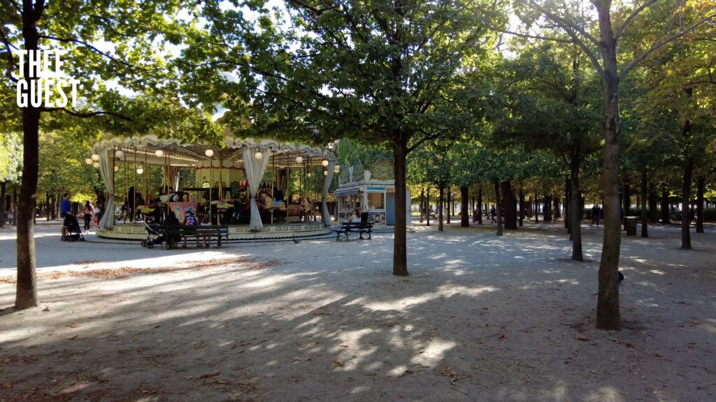 Walk in Paris Arc de Triomphe du Carrousel Tuileries Funfair Carousel Thee Guest